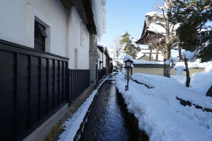 雪が積もった飛騨市の様子