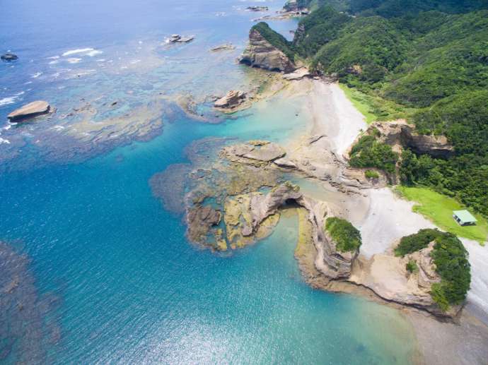 ~~海岸を上空から見た写真