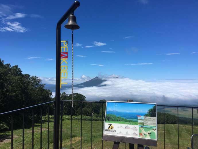 恋人の聖地に指定された函館七飯ゴンドラ・スノーパークにある鐘