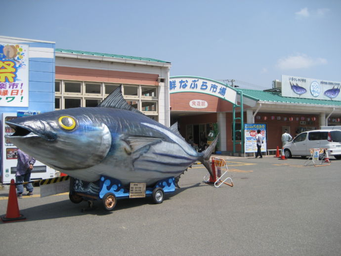 御前崎市にある海鮮なぶら市場の外観