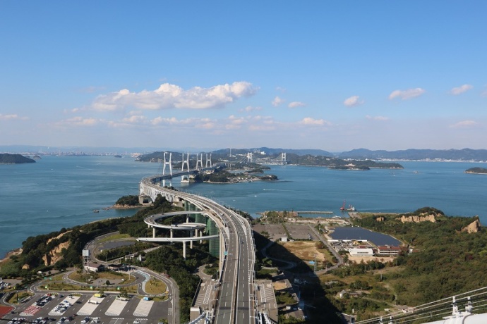 坂出市と本州を繋ぐ瀬戸大橋