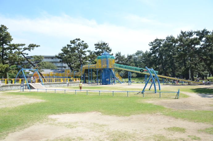 大阪府高石市にある浜寺公園内の児童遊戯場の風景写真