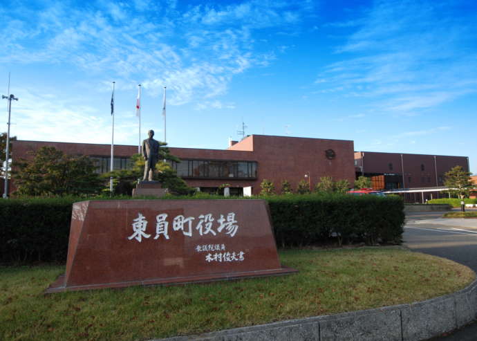 東員町役場外観