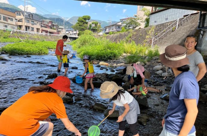 湯河原町の多世代の居場所活動(自然教室・川遊び)