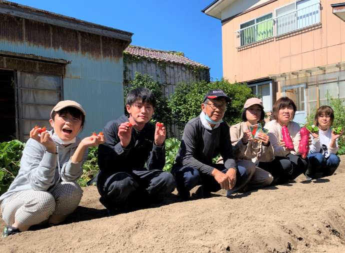 由利本荘市地方交流体験 収穫の様子