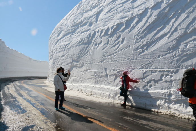 蔵王町の蔵王エコーラインの雪の回廊