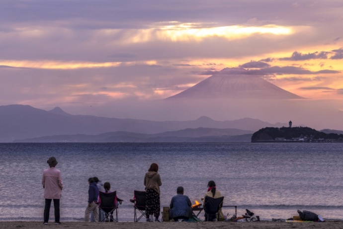 逗子市の夕ぐれと焚火